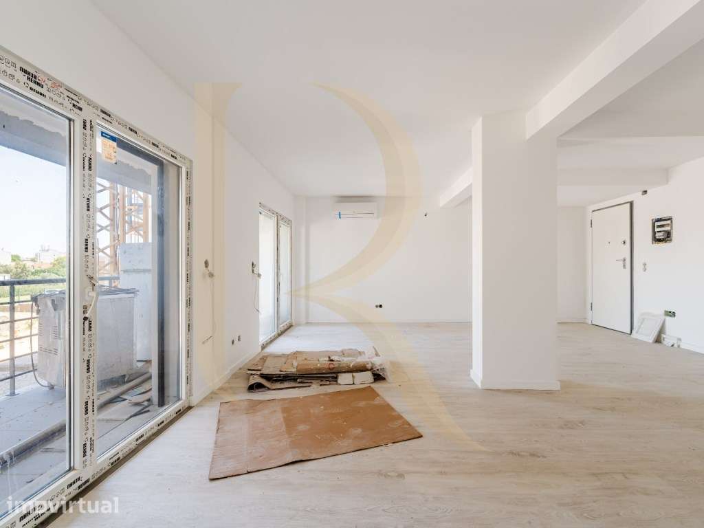 Apartamento T3 duplex com parqueamento e arrecadação com condomínio... - Grande imagem: 3/19
