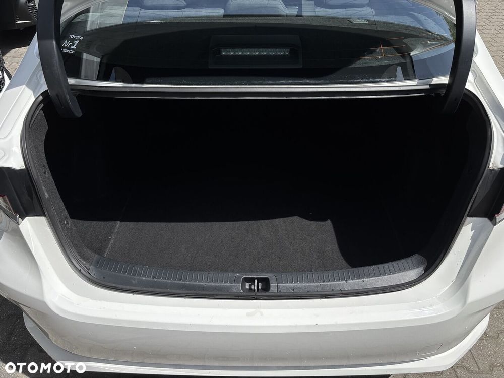 Toyota Corolla - 13