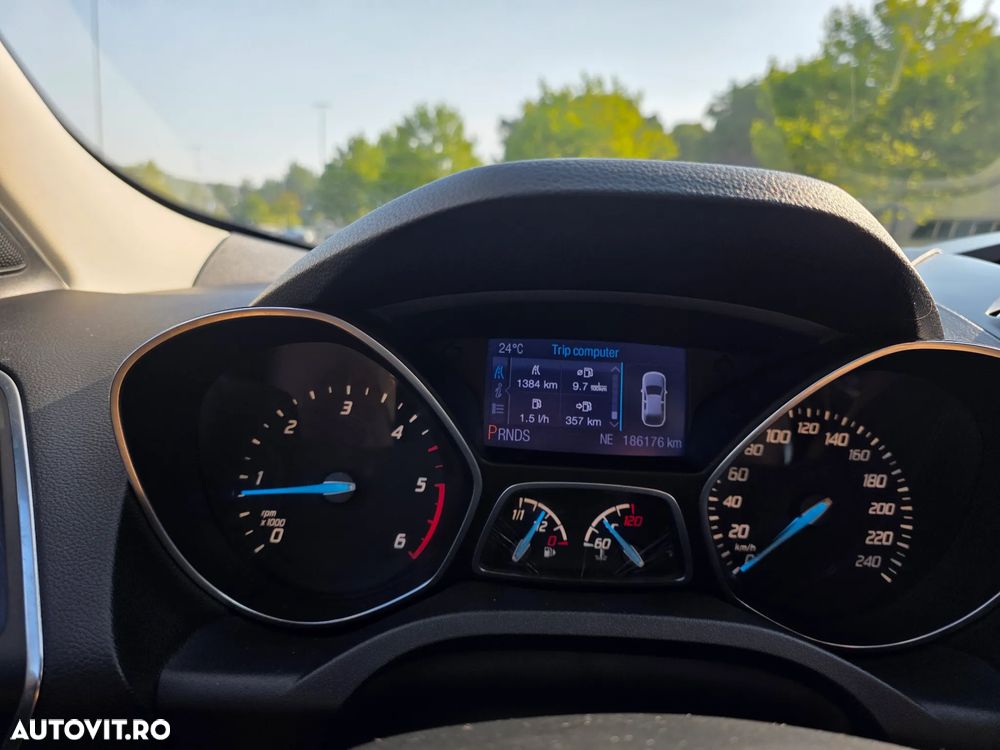 Ford Kuga 2.0 TDCi Powershift 4WD Titanium - 5