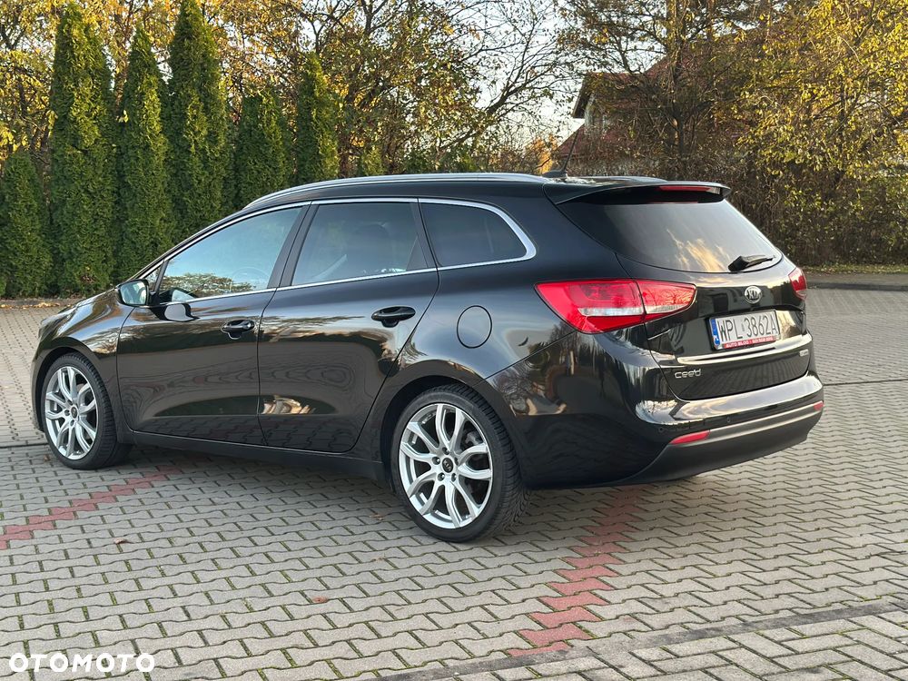Kia Ceed 1.6 GDI SW UEFA EURO 2016 - 12