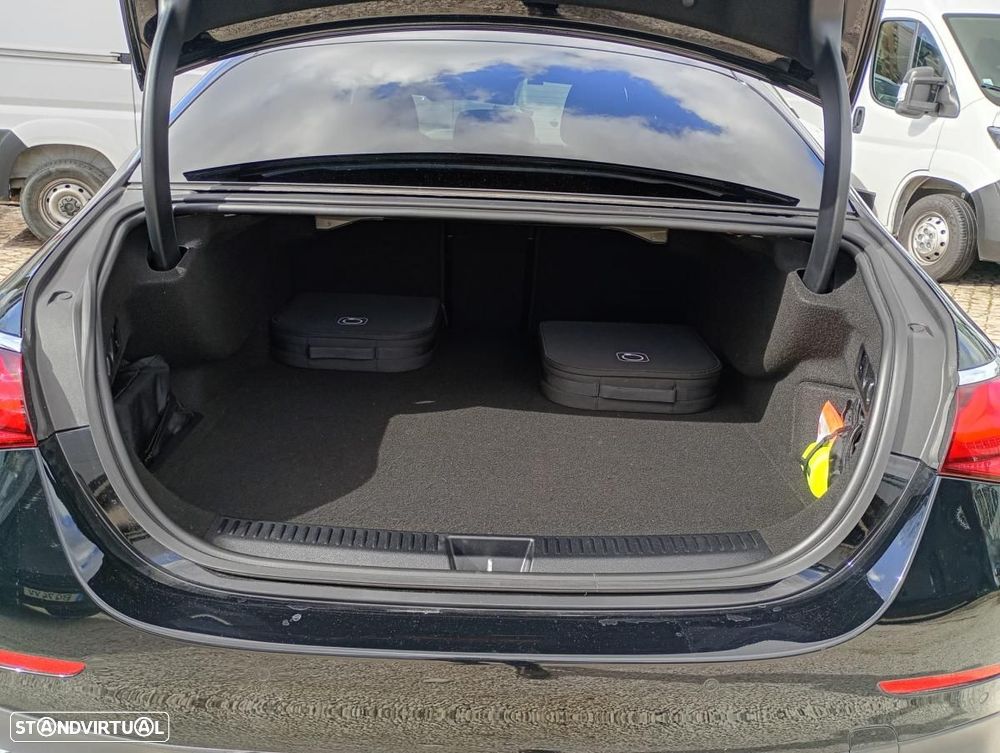 Mercedes-Benz E 300 e AMG Line - 9