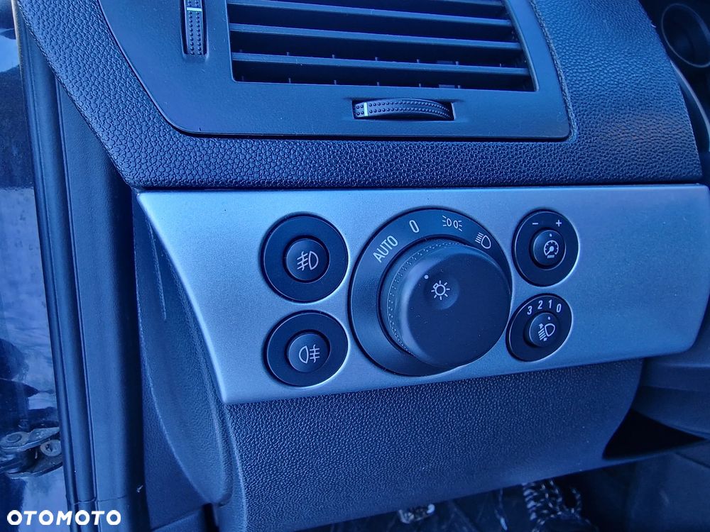 Opel Astra 1.6 Edition 111 Jahre - 31