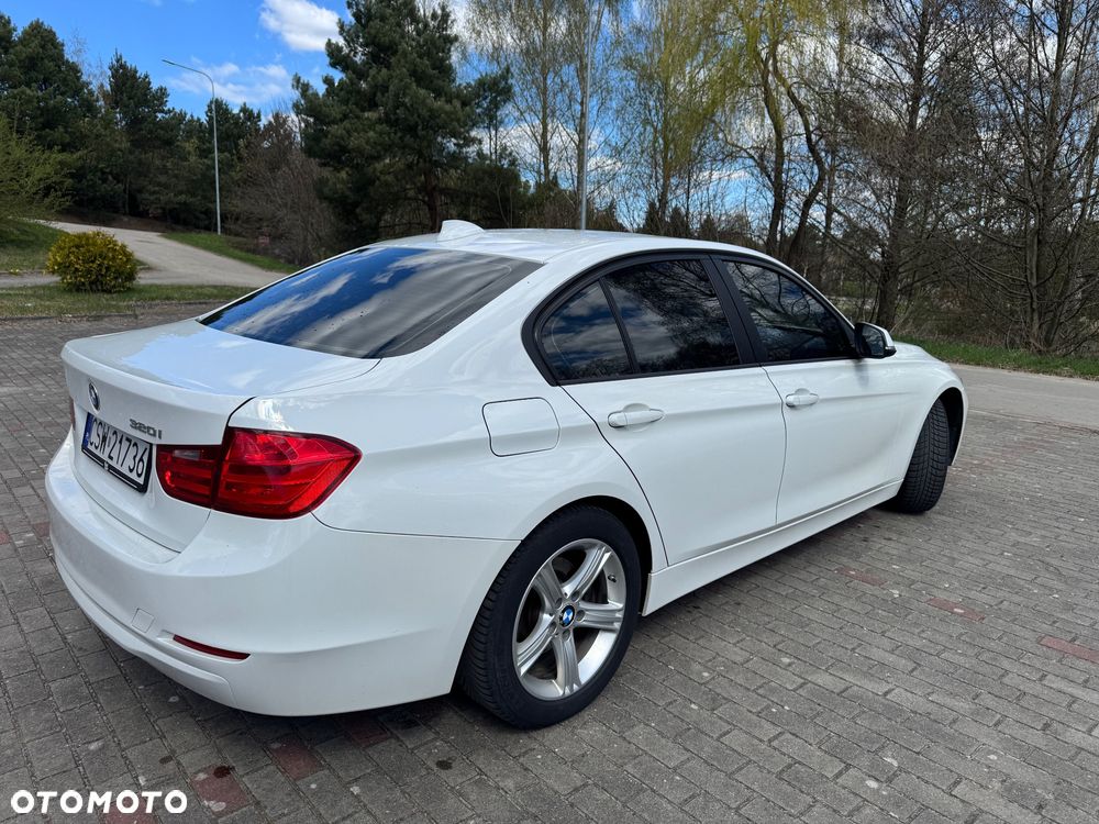BMW Seria 3 320i - 3
