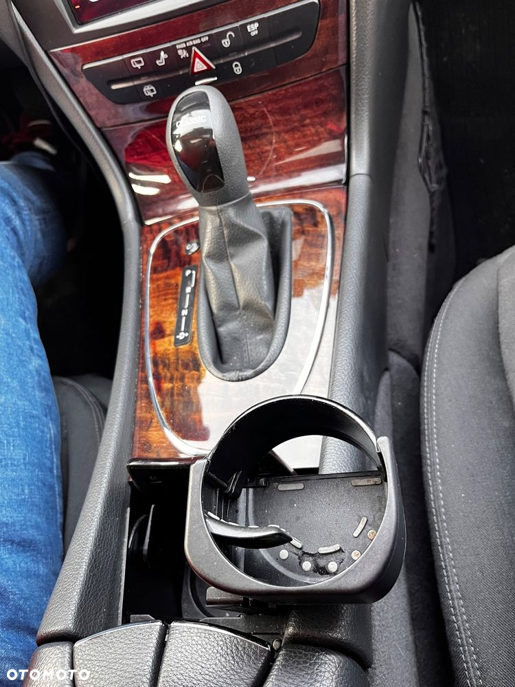 Mercedes-Benz Klasa E 200 T Kompressor Automatik Classic - 23