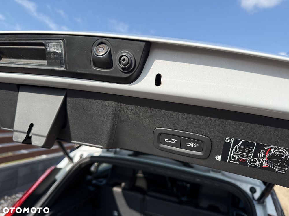 Volvo XC 40 D3 AWD Geartronic R-Design - 36