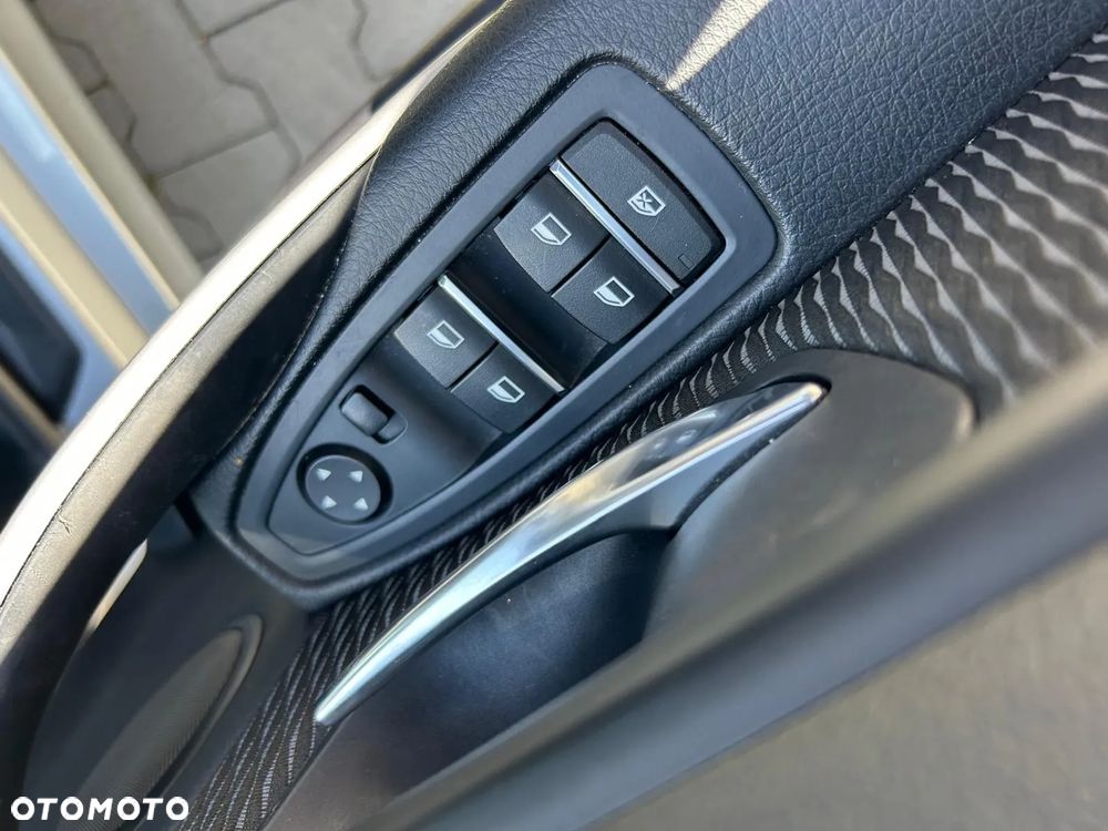 BMW Seria 3 318d Touring Sport Line - 22