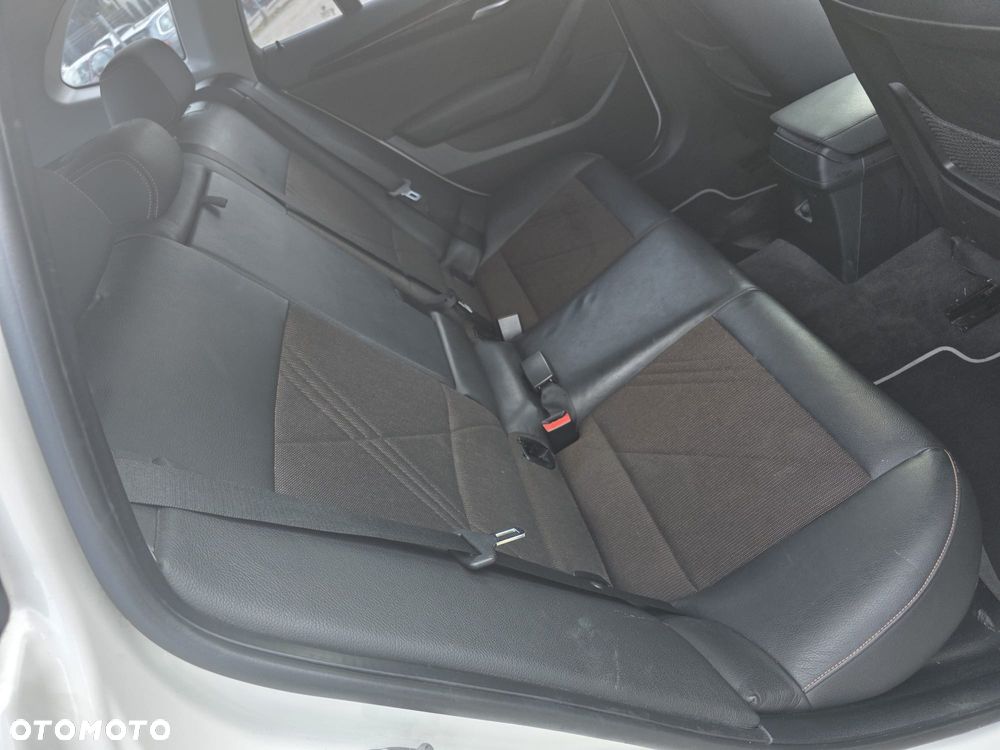 BMW X1 sDrive16d xLine - 12