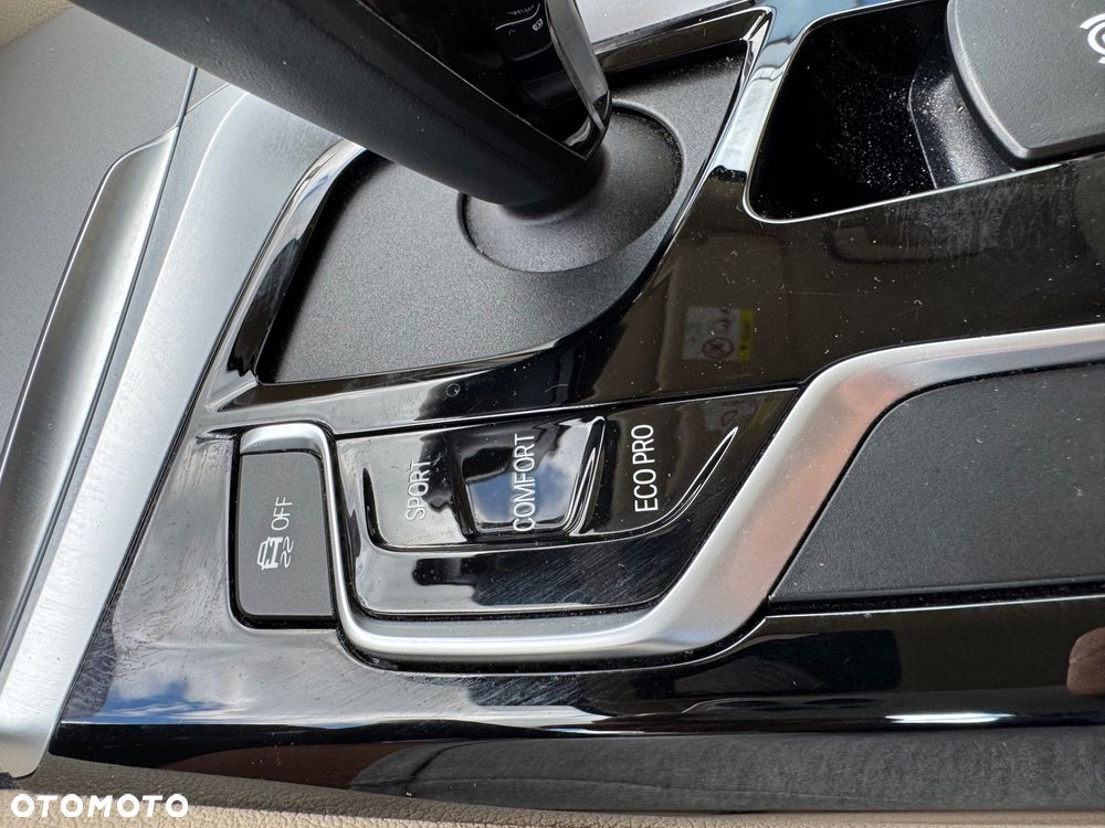 BMW Seria 5 518d - 23