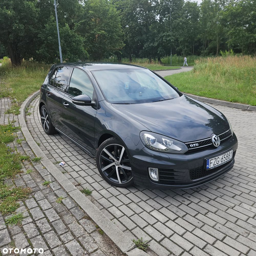 Volkswagen Golf - 1