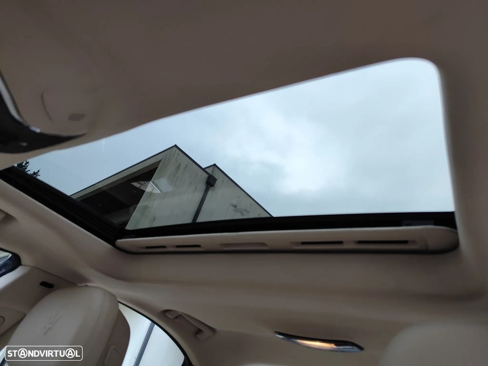 Maserati Ghibli 3.0 V6 - 12