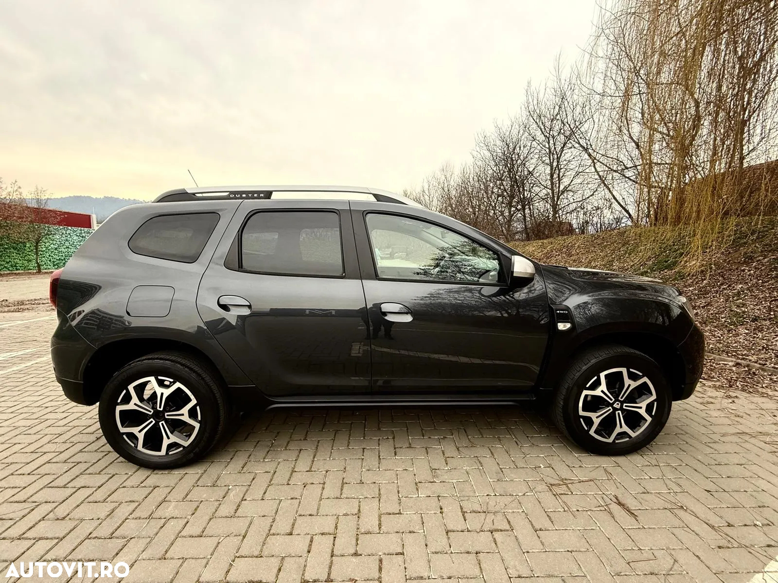 Dacia Duster 1.6 SCe 4WD Prestige jante 17" - 11