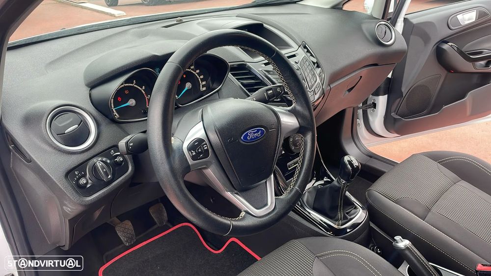 Ford Fiesta 1.0 EcoBoost S&S TITANIUM - 26