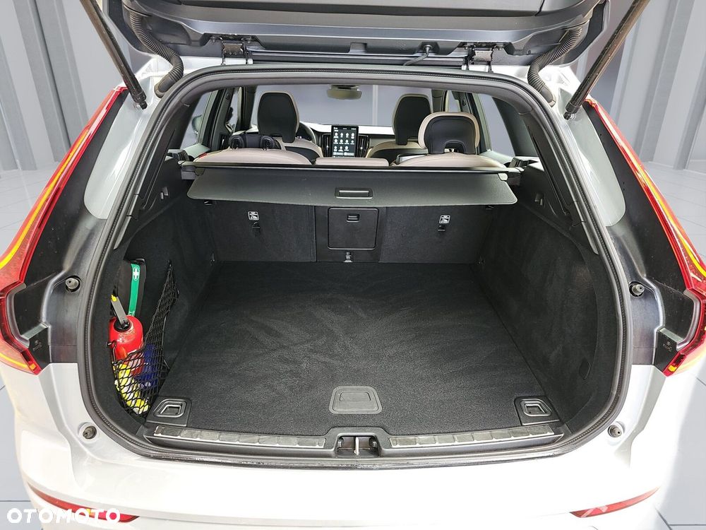 Volvo XC 60 B5 B AWD Plus Dark - 12