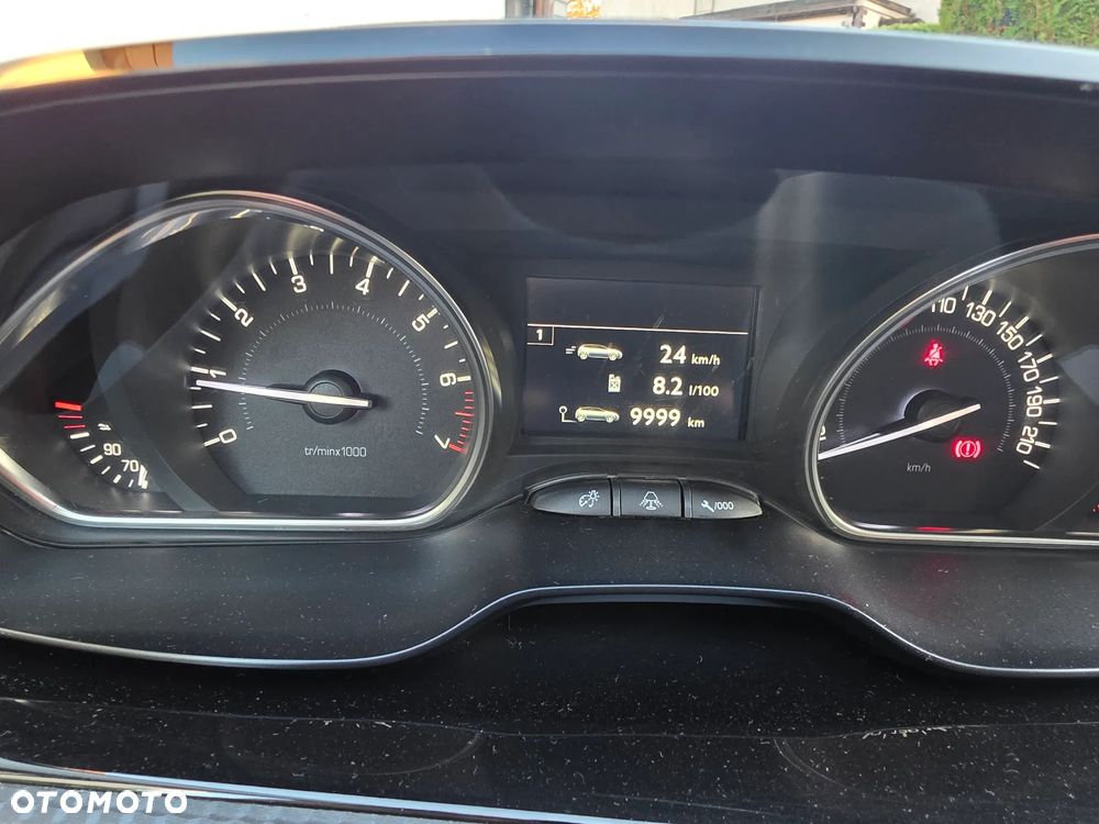 Peugeot 2008 1.2 Pure Tech Allure S&S - 32