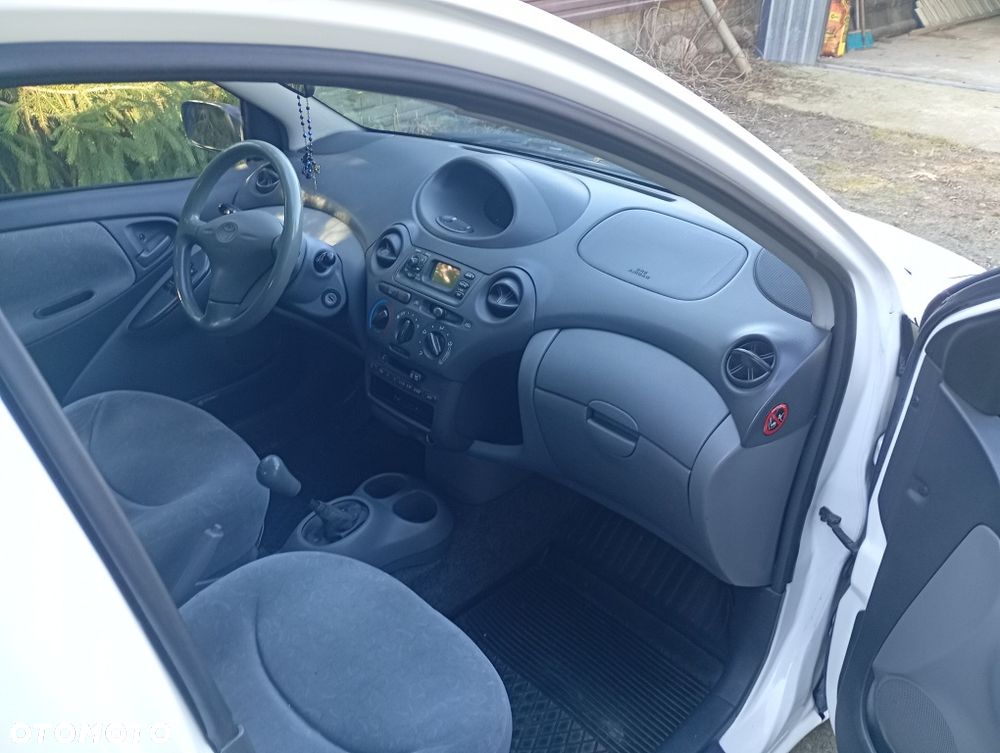 Toyota Yaris - 2