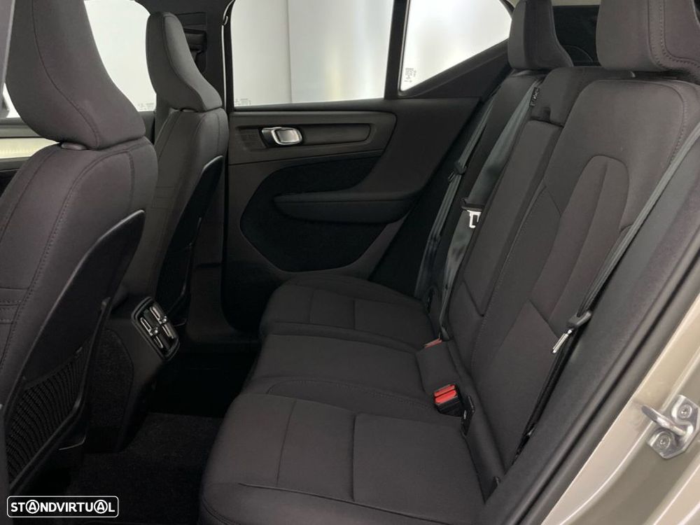 Volvo XC 40 2.0 D3 Momentum — fotografia 12
