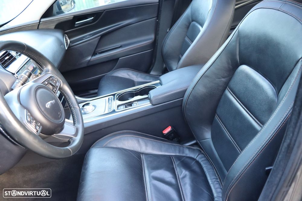 Jaguar XE 2.0 D Prestige Aut. - 18