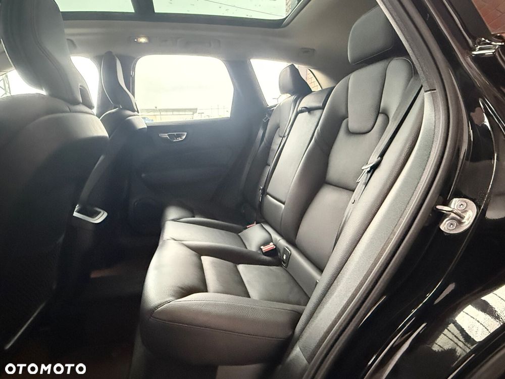 Volvo XC 60 B5 B AWD Plus Bright - 11