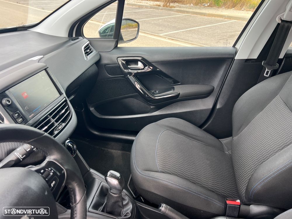 Peugeot 208 1.2 PureTech Style - 45