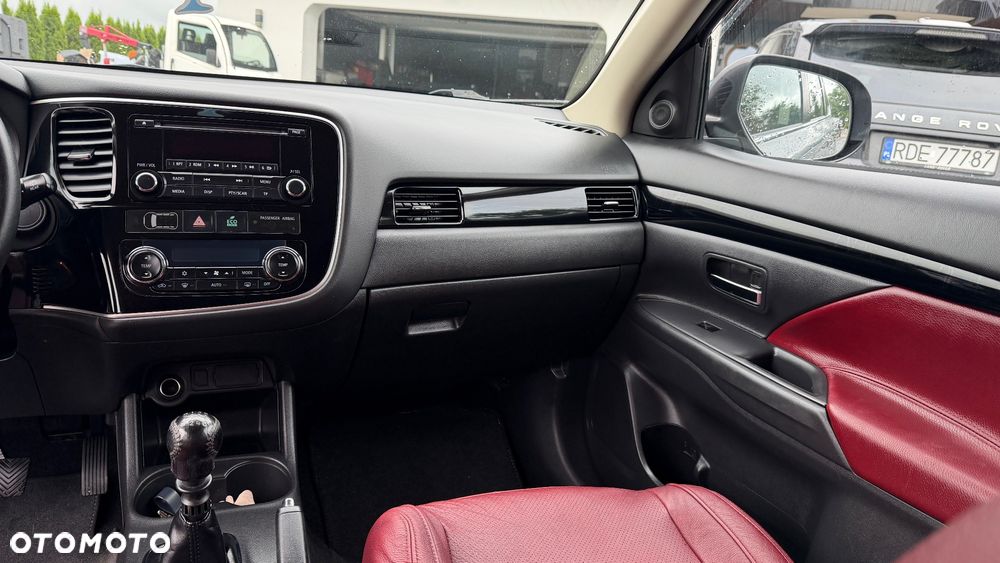 Mitsubishi Outlander 2.2 DI-D 4WD Plus - 17