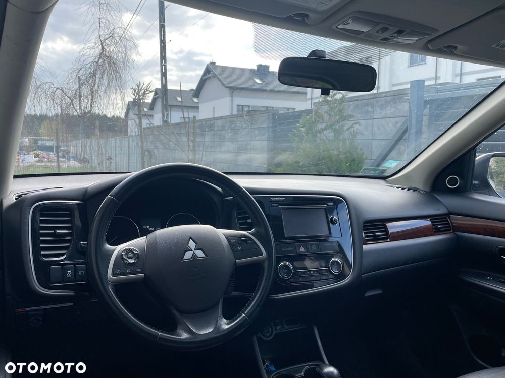Mitsubishi Outlander - 7
