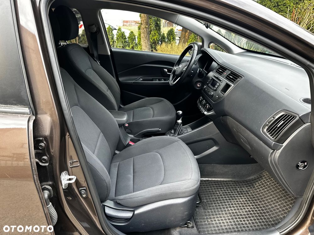 Kia Rio 1.2 L - 16