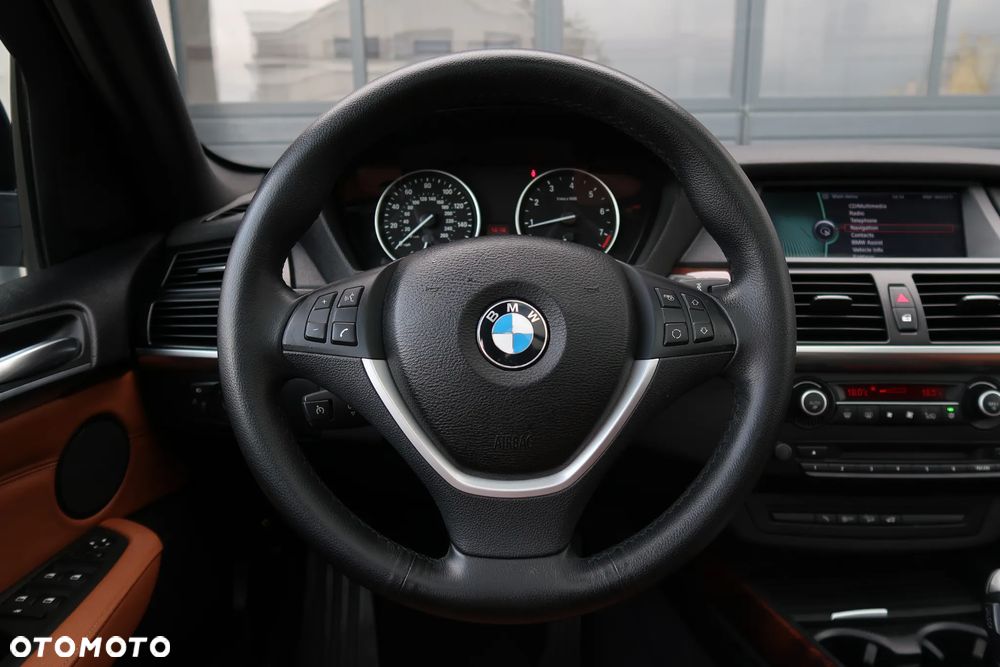 BMW X5 3.0si xDrive - 18