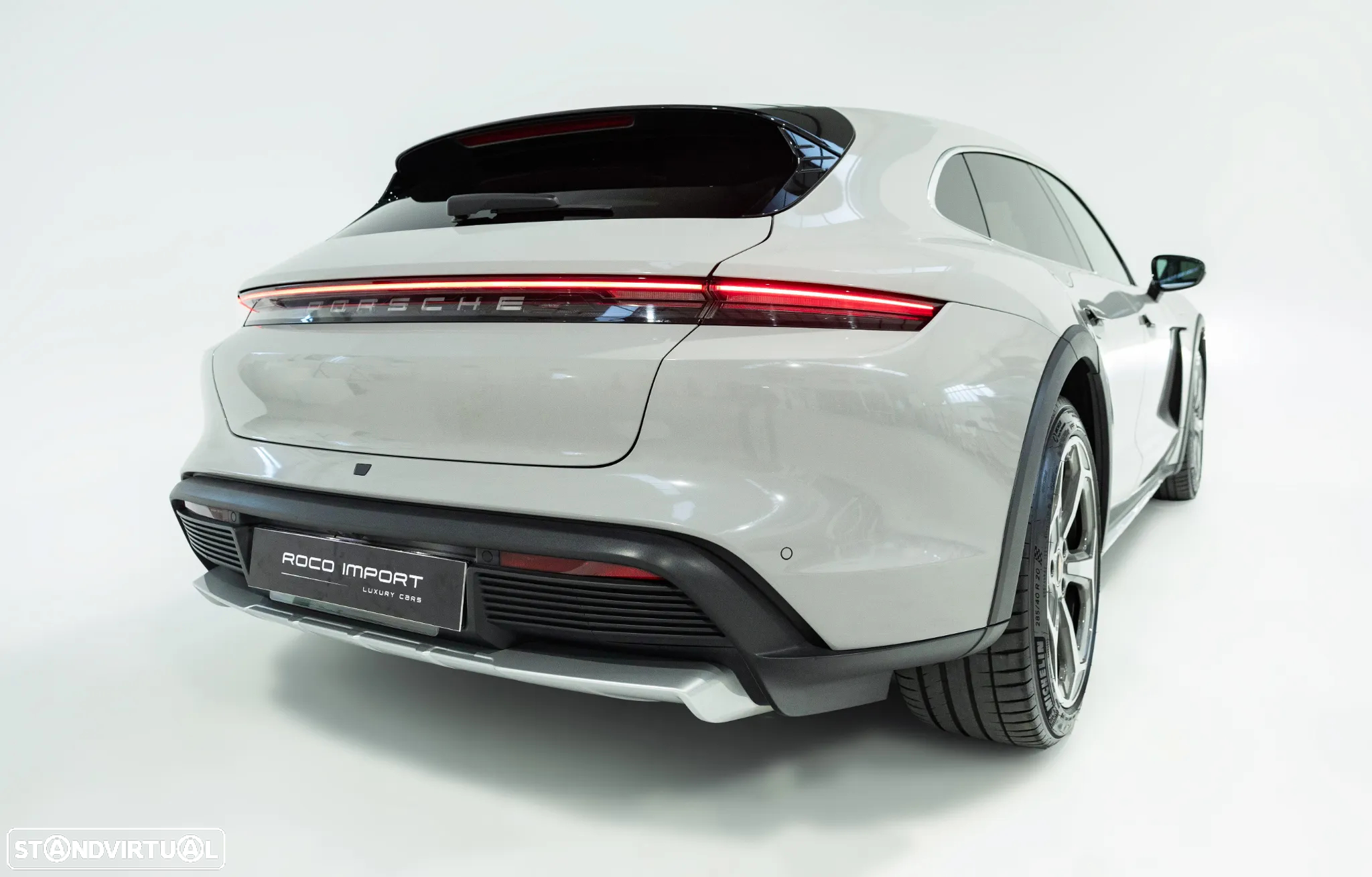 Porsche Taycan Cross Turismo 4 - 14