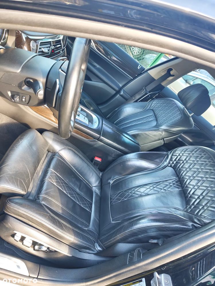 BMW Seria 7 750Li xDrive - 22