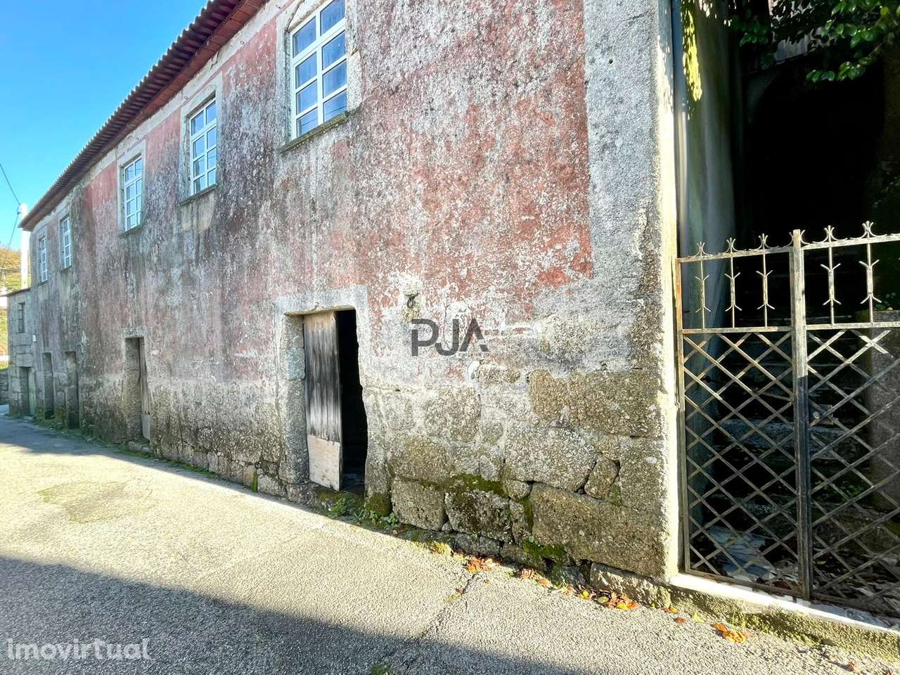Moradia para recuperar em Vila Nova da Rainha, Tondela - Grande imagem: 2/13