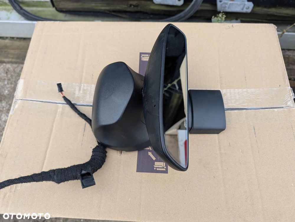 LUSTERKO WSTECZNE DODGE RAM V 68453788AA