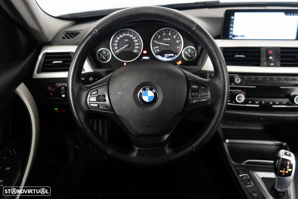 BMW 330 e iPerformance Line Luxury - 25