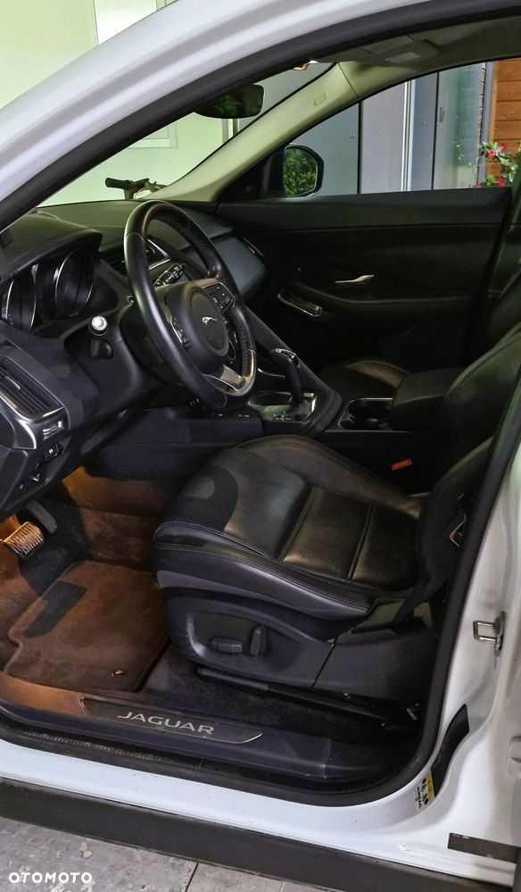 Jaguar E-Pace - 8