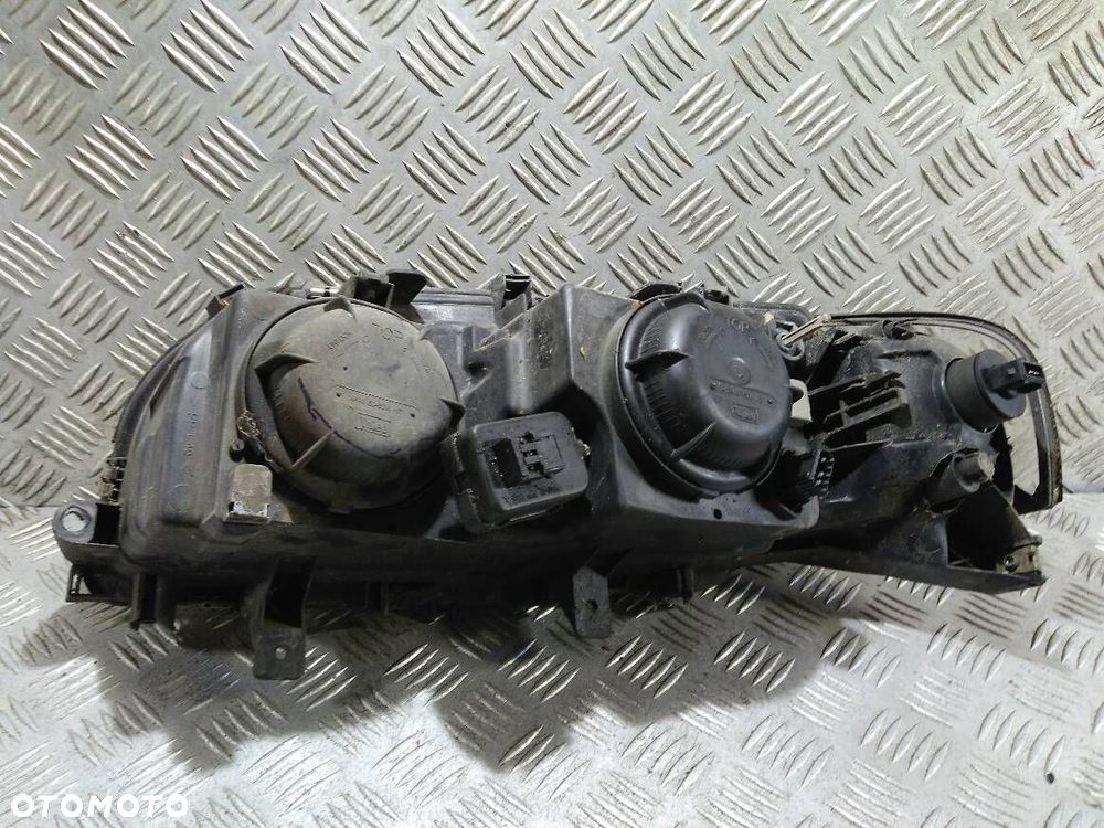 LAMPA PRAWA PRZEDNIA VOLVO S80 - 2