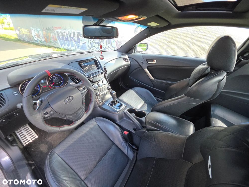 Hyundai Genesis Coupe - 20