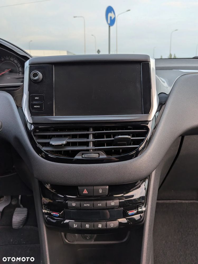 Peugeot 208 1.2 PureTech Style - 18
