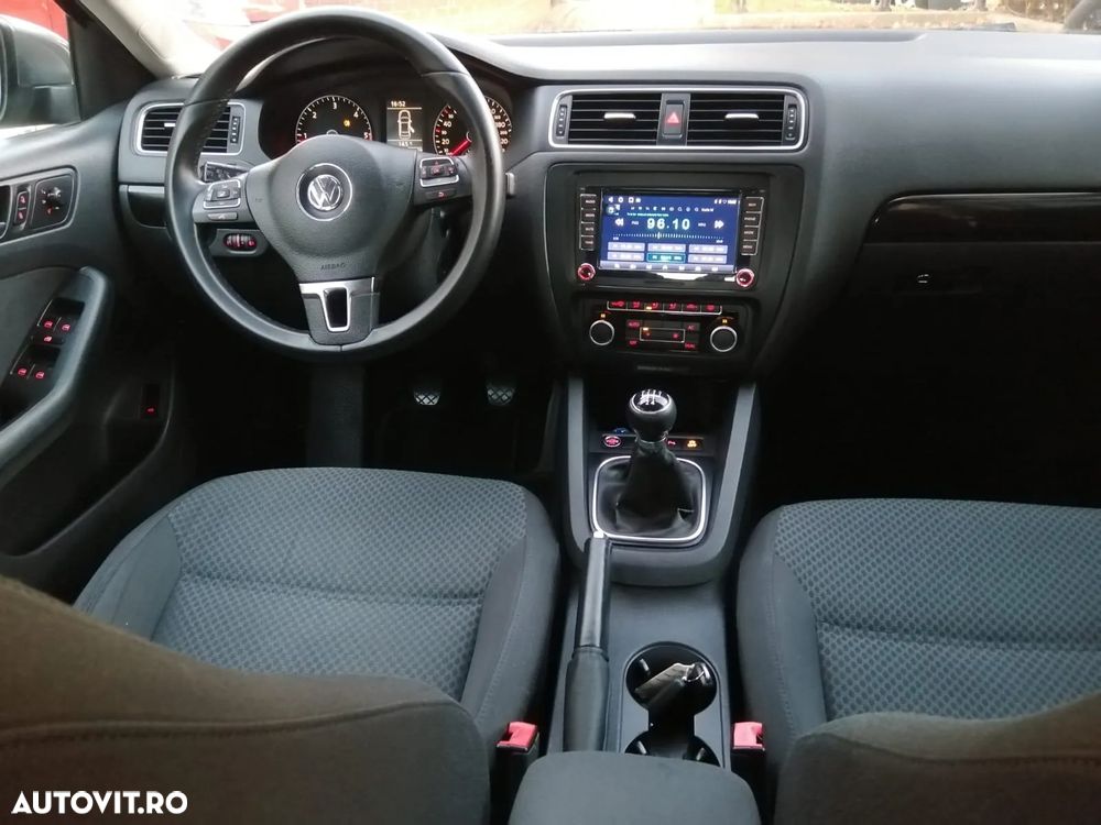 Volkswagen Jetta - 6