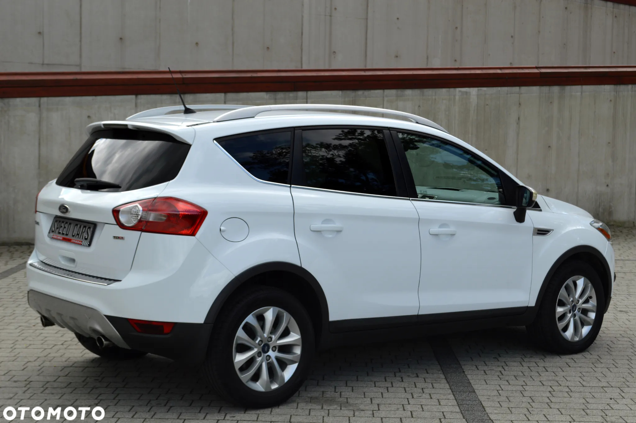 Ford Kuga 2.0 TDCi 4WD Titanium - 4
