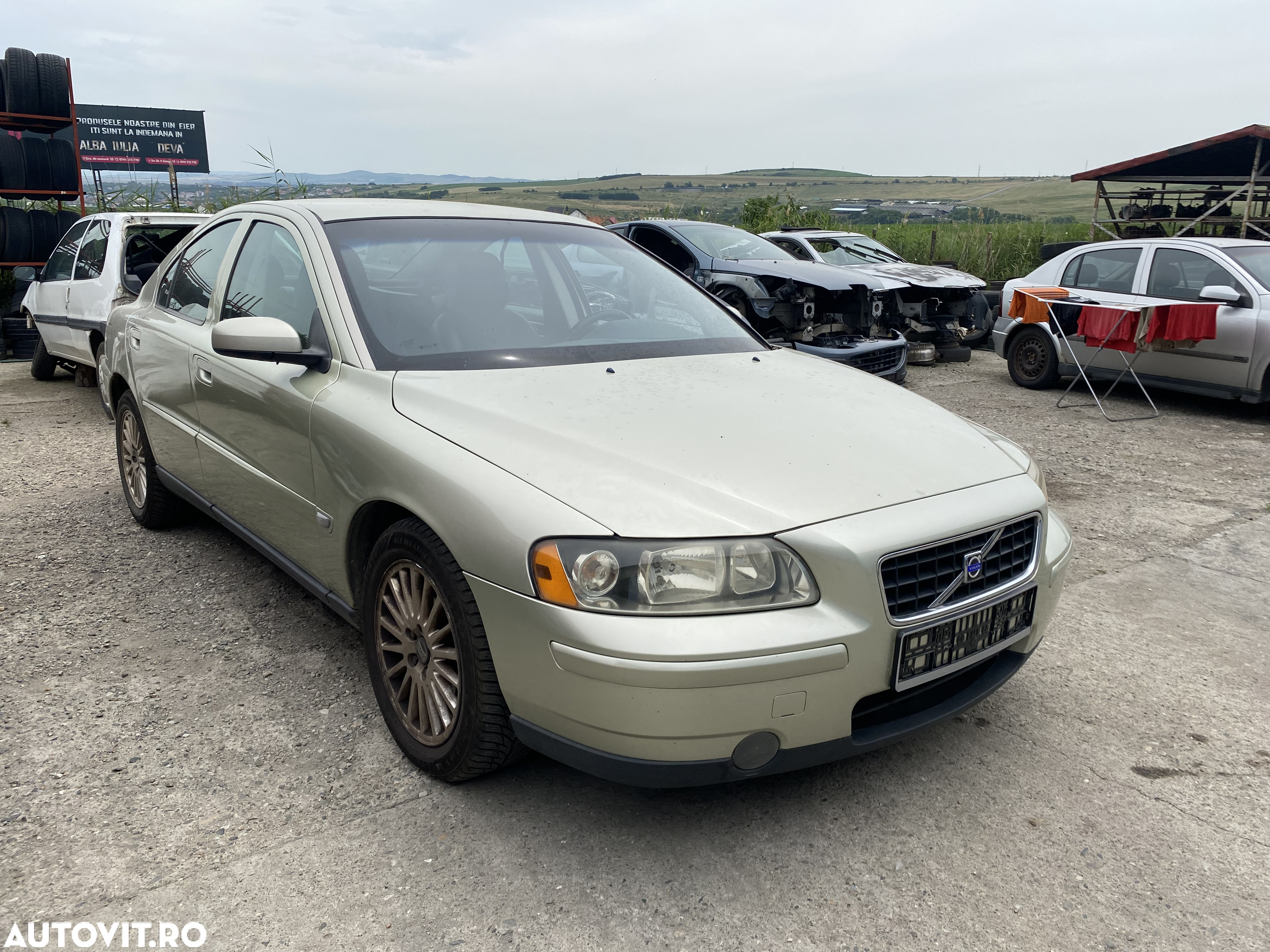 Dezmembrez piese Volvo S60 - 2