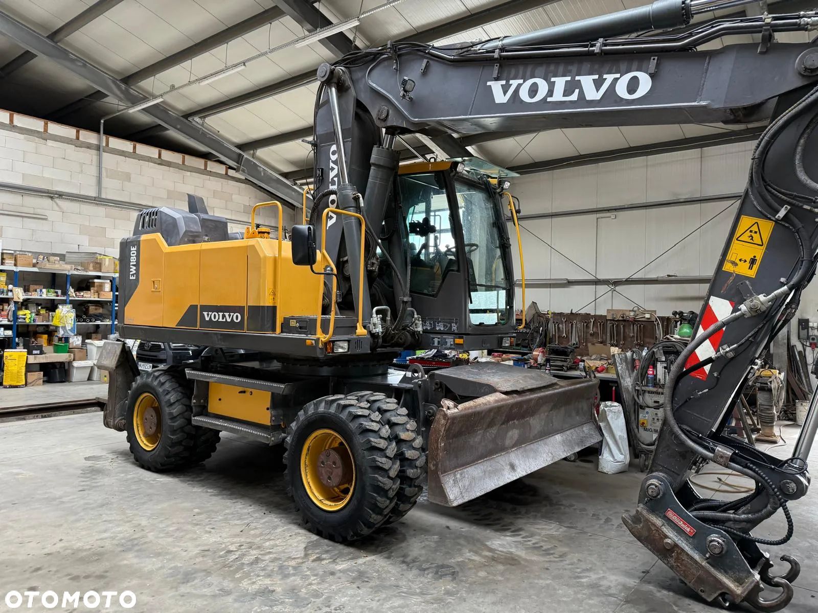 Volvo EW 180 E - 1