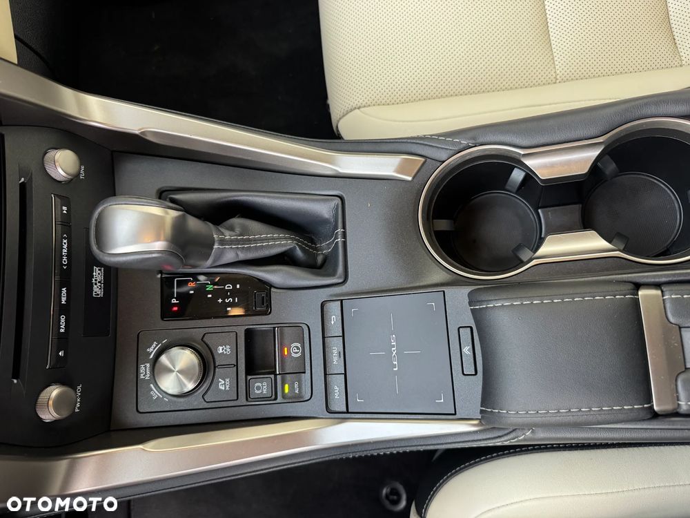 Lexus NX 300h F Impression AWD - 27