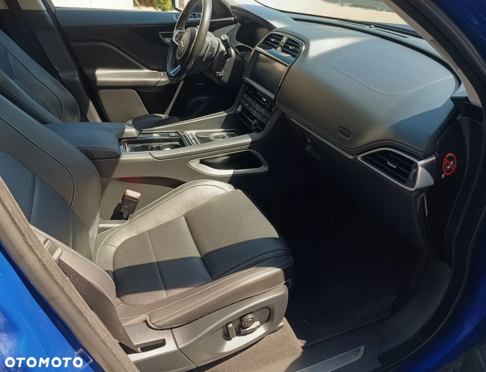 Jaguar F-Pace 2.0 i4D AWD R-Sport - 22