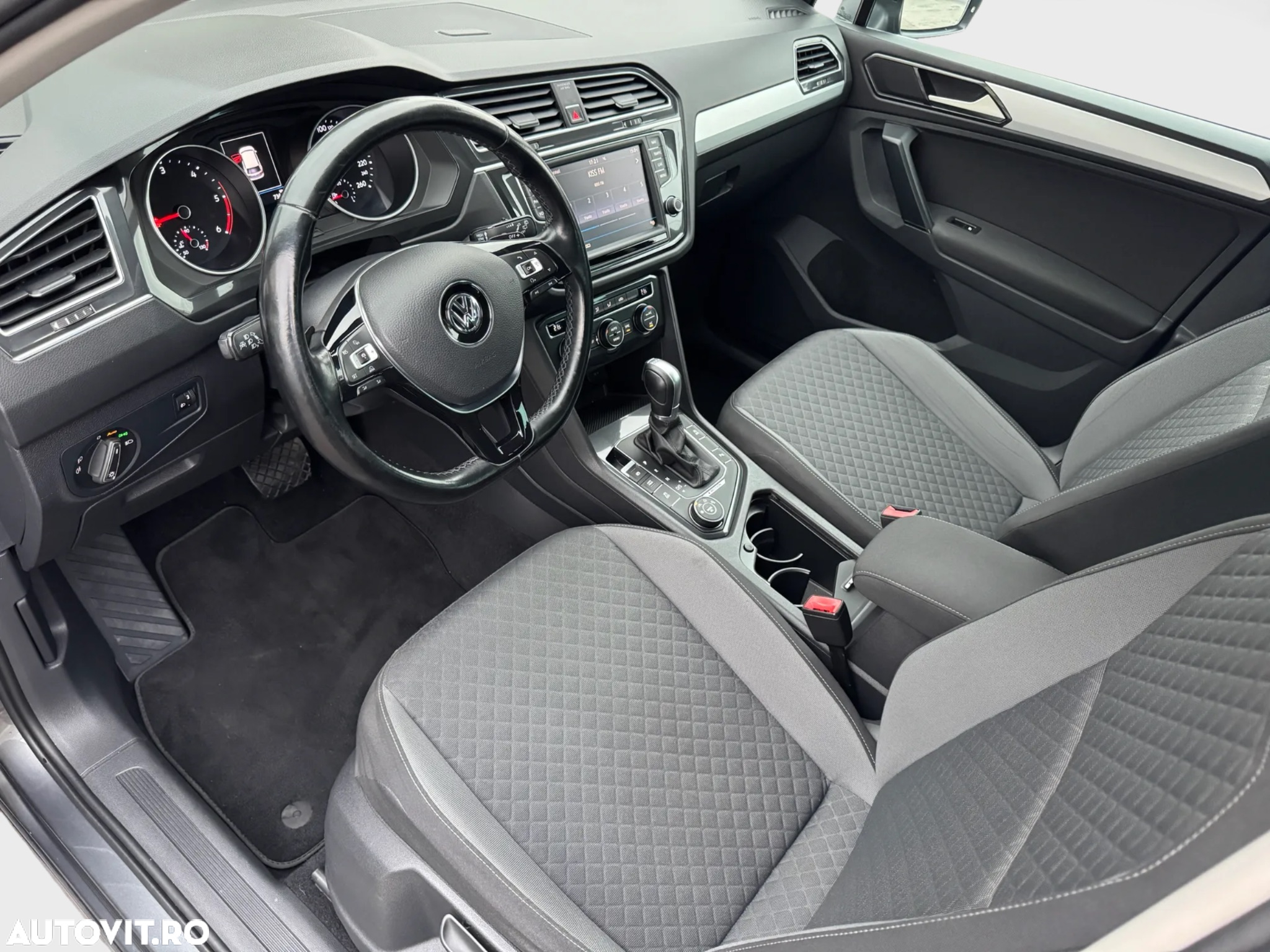 Volkswagen Tiguan 2.0 TDI 4Motion DSG BMT Sport & Style - 10
