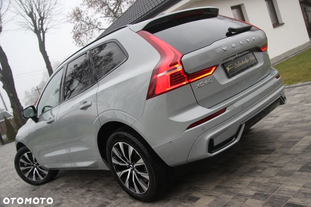Volvo XC 60 B4 D Plus Dark - 21