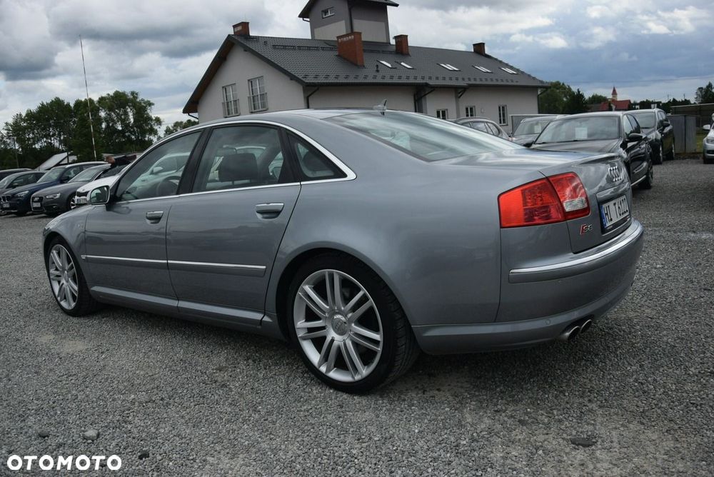 Audi S8 - 11