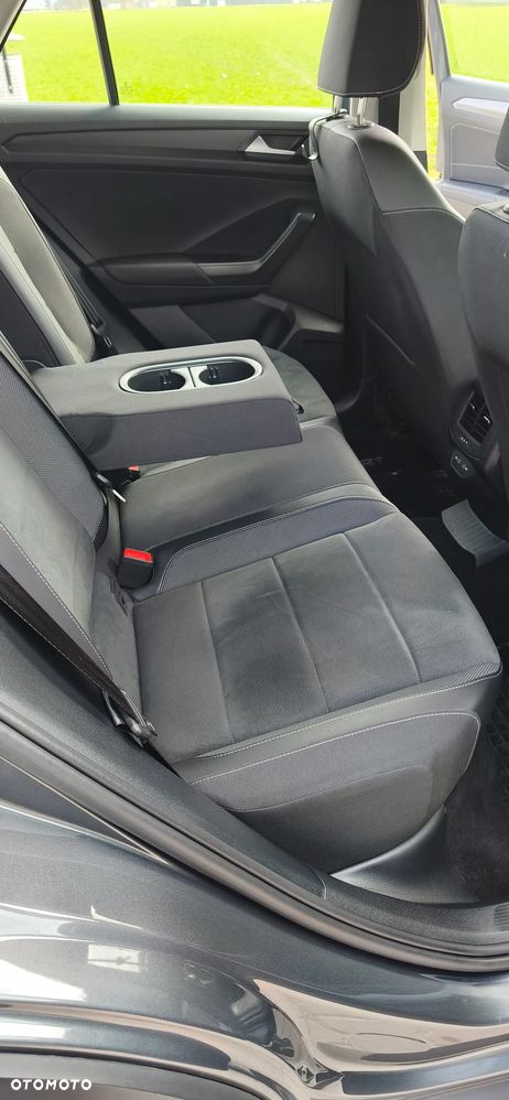 Volkswagen T-Roc - 22