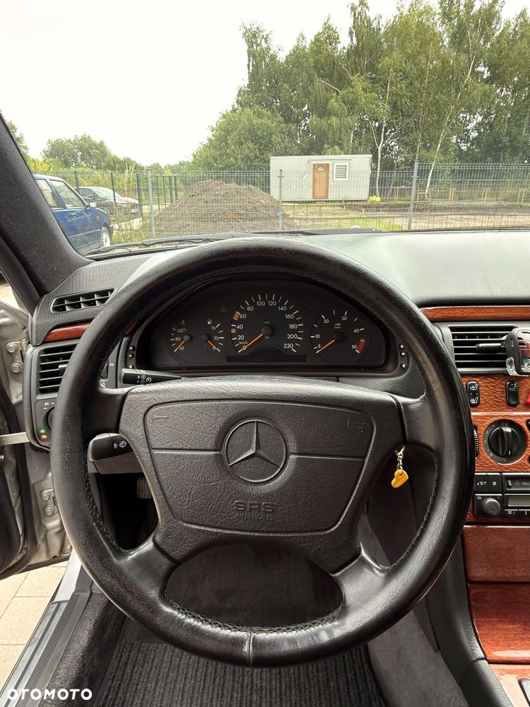 Mercedes-Benz Klasa E - 17