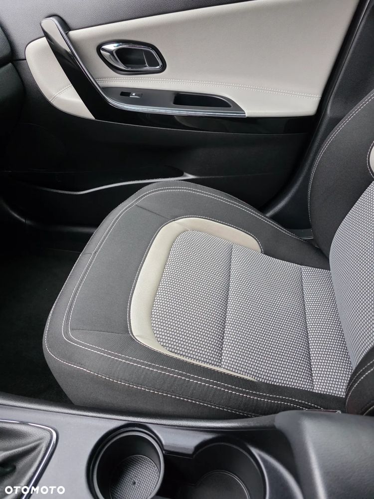 Kia Ceed 1.6 GDI Dream Team Edition - 12