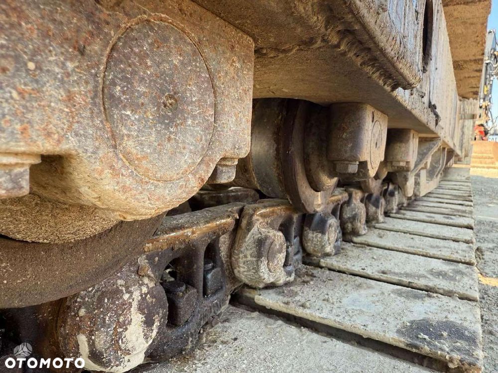 Volvo EC 240 LC - 23