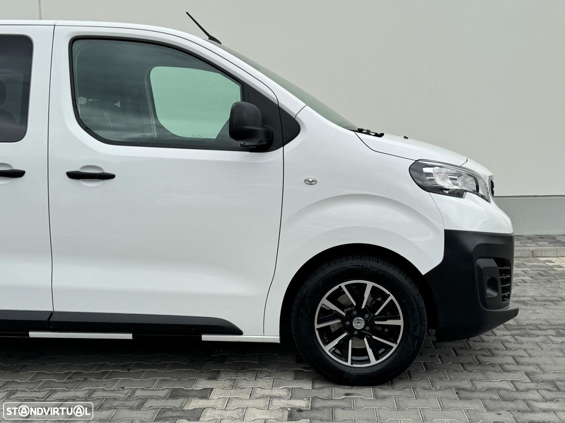 Peugeot Expert 2.0 BlueHDi L2H1 Semi-Vidrado - 2